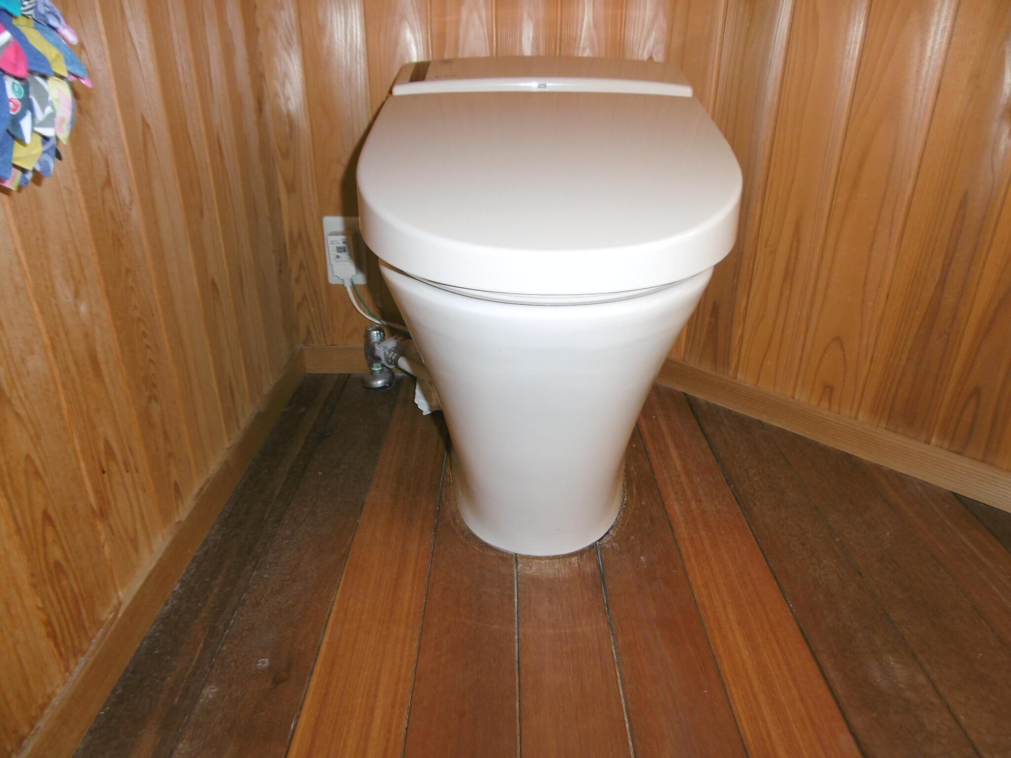 【福山市新市町】N様邸 トイレのリフォーム(水漏れによる便器の交換)