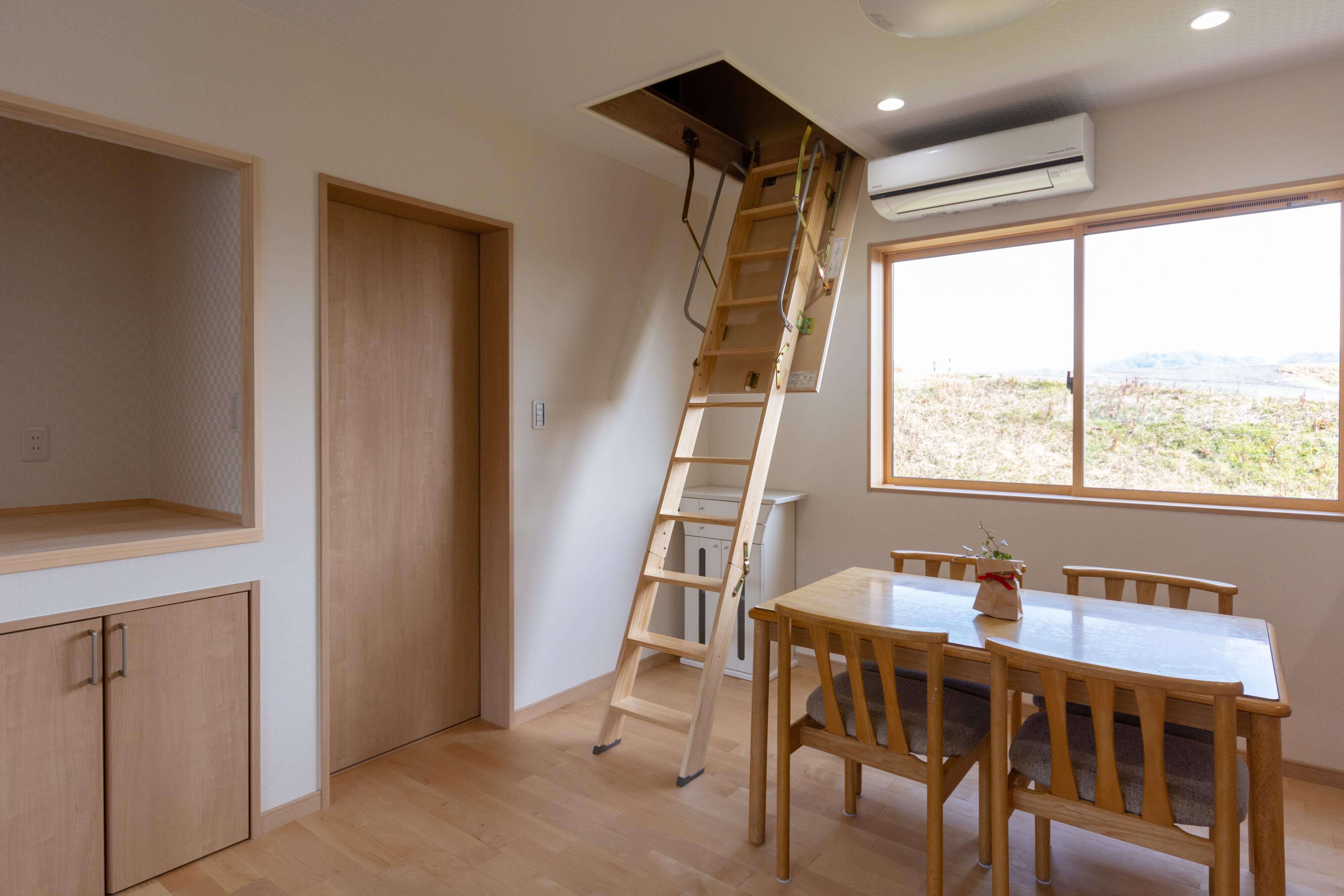 【府中市土生町】屋根裏部屋と専用階段の造作リフォーム